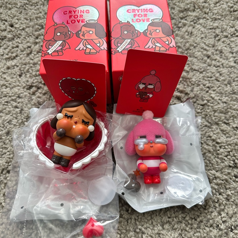 Pop Mart Cry Baby - Crying for Love Series